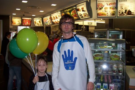 2010_en_is_segitettemmcdonalds_jotekonysag_002.jpg